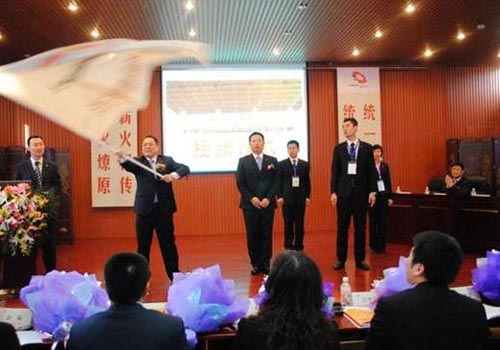 寿险营业集团刘全杰副总裁授旗